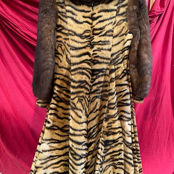 vintage Tiger Print Fur Coat Just in Time for Halloween - Picture 5 of 5